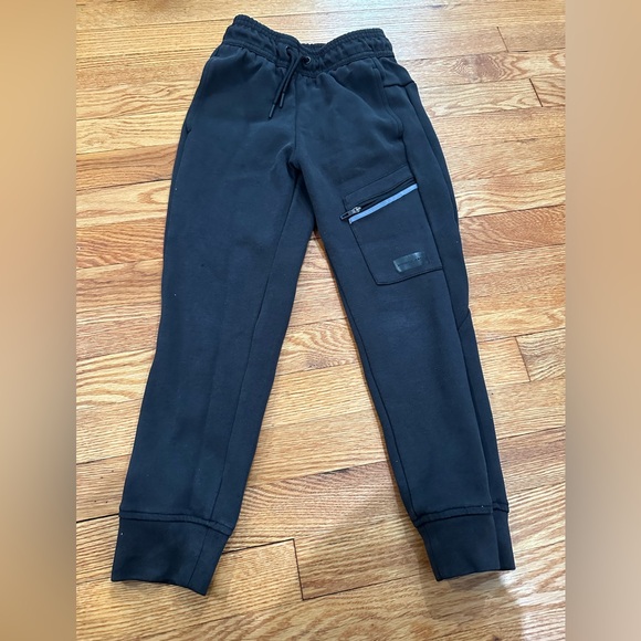 Boys Black Joggers With Pockets Size 8 - Picture 1 of 2